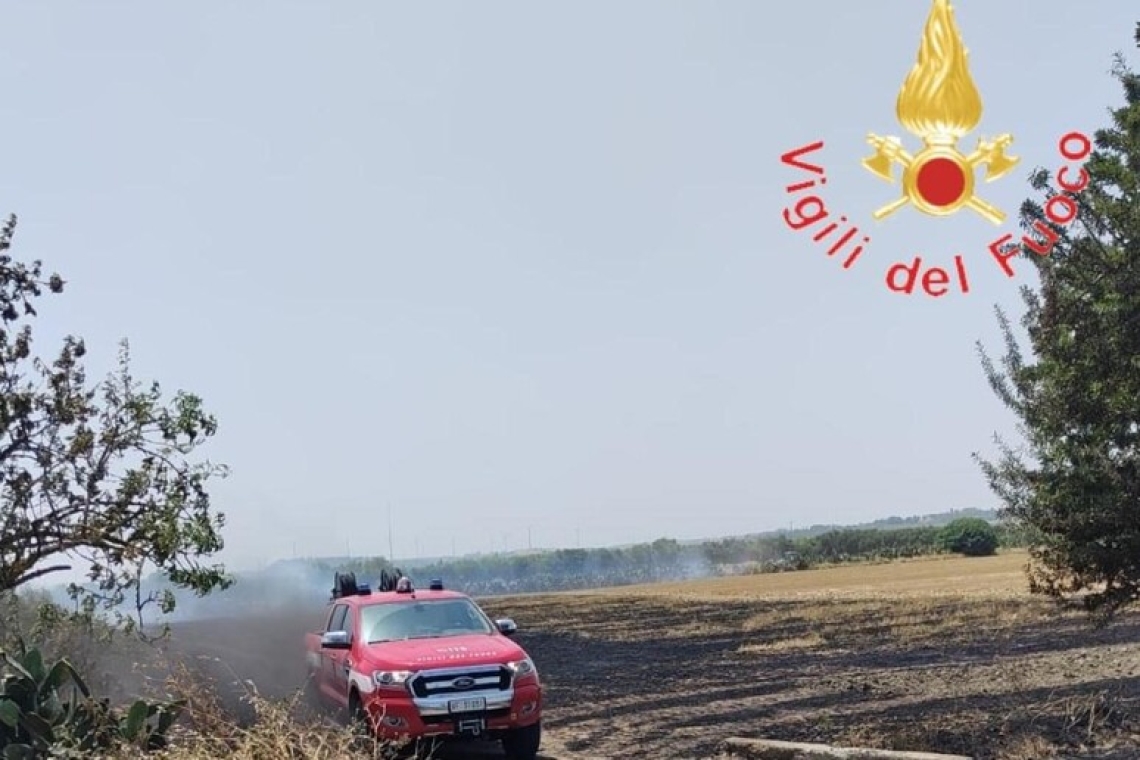 Le fiamme nel reggino arrivano ad un  palazzo, distrutti alcuni  appartamenti