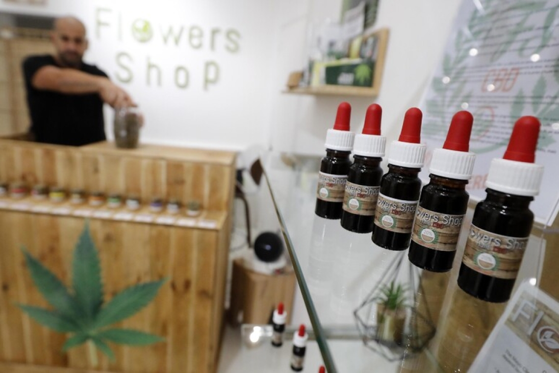 Denunciato il titolare di un cannabis shop, vendeva prodotti ad elevato Thc