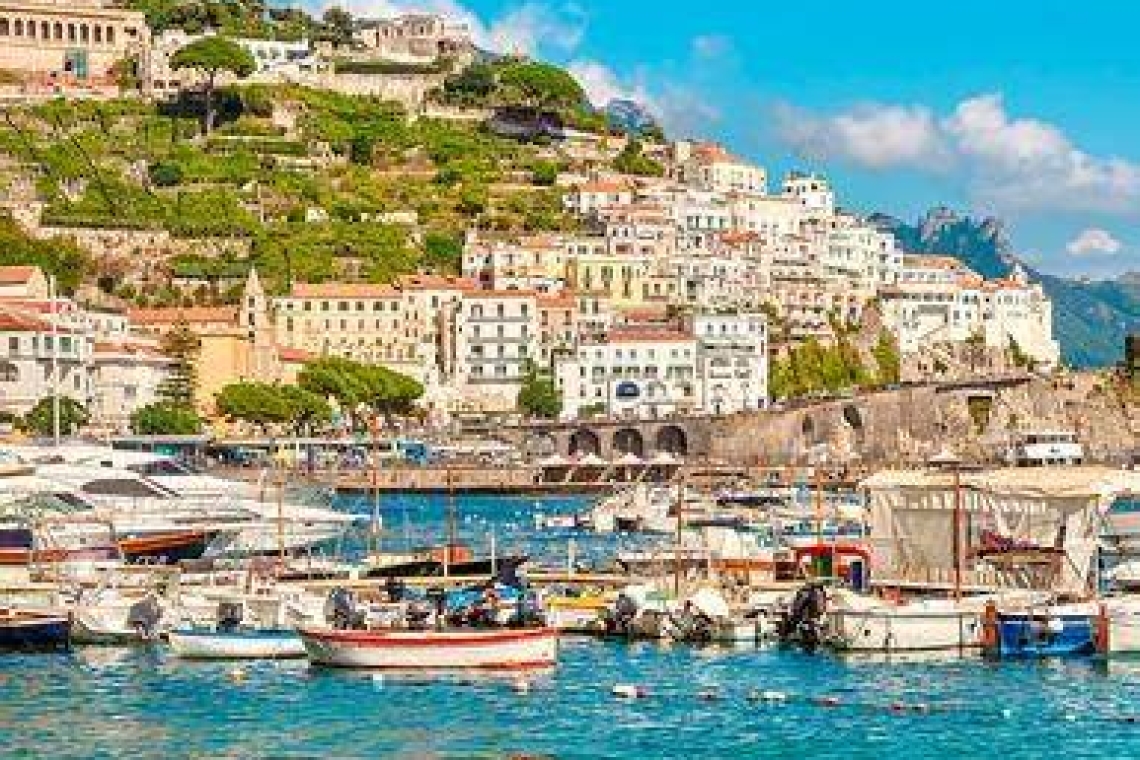 Bloccato dai Carabinieri mentre cede una dose di eroina vicino ad un hotel a Ischia