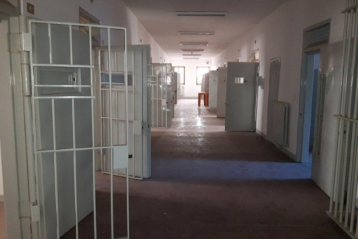 Un detenuto ottiene un permesso premio ma torna in carcere con la droga addosso