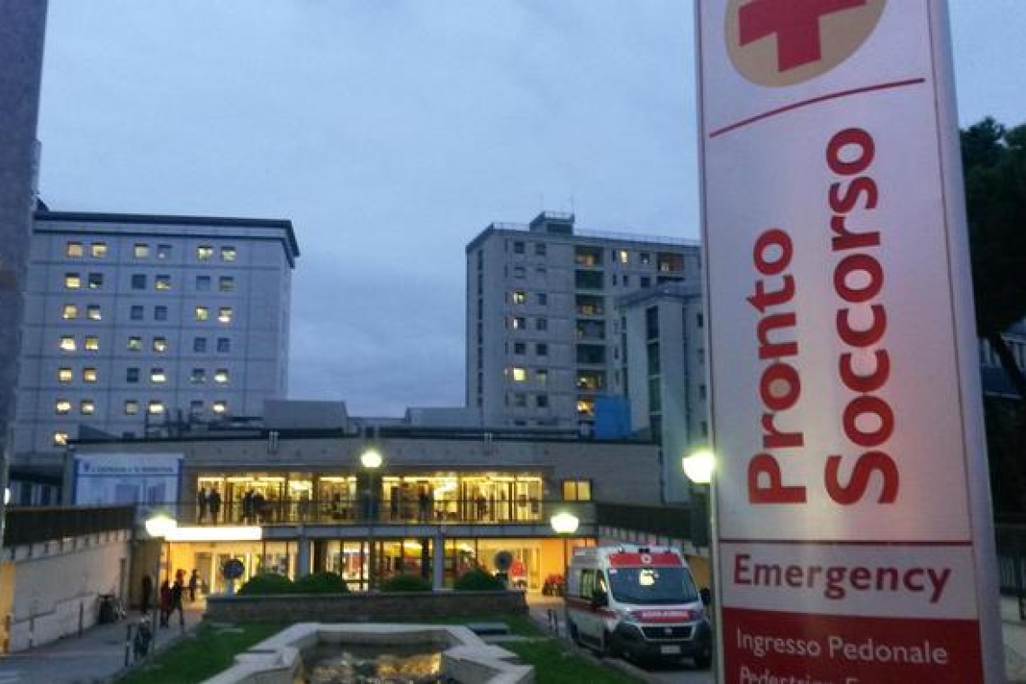 Lavoratore cade da una scala, è grave in ospedale