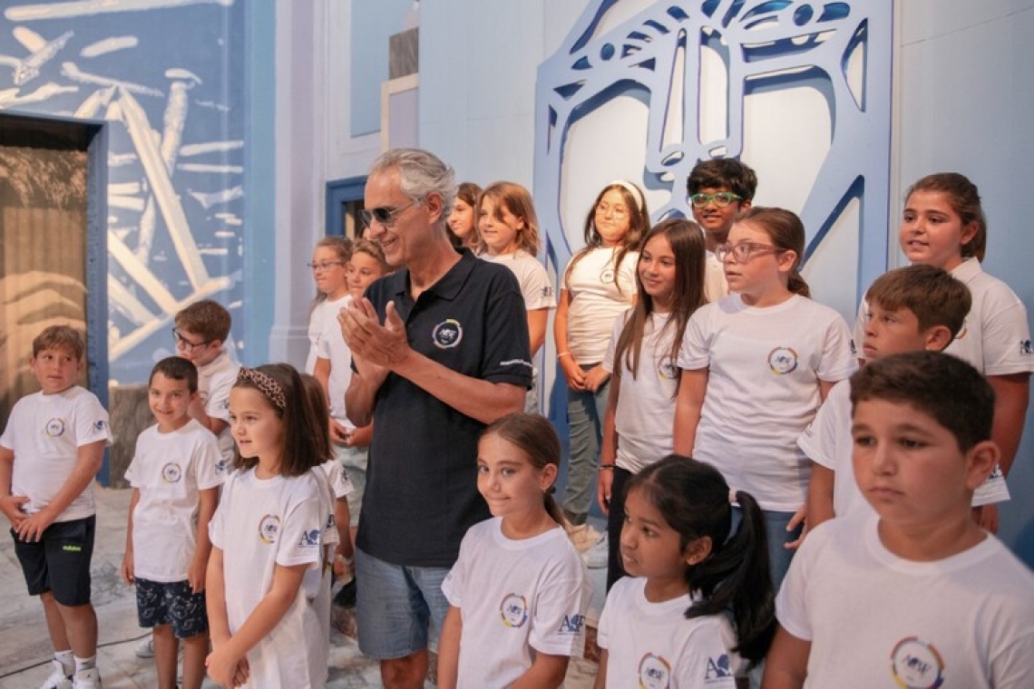 Andrea Bocelli al rione Sanità inaugura il coro di voci bianche