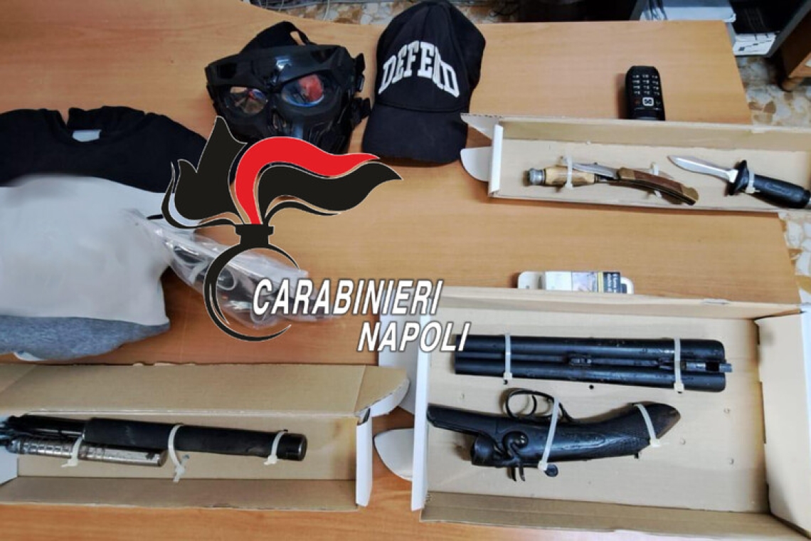 Un 35enne arrestato a Napoli, in casa aveva un fucile e alcuni coltelli