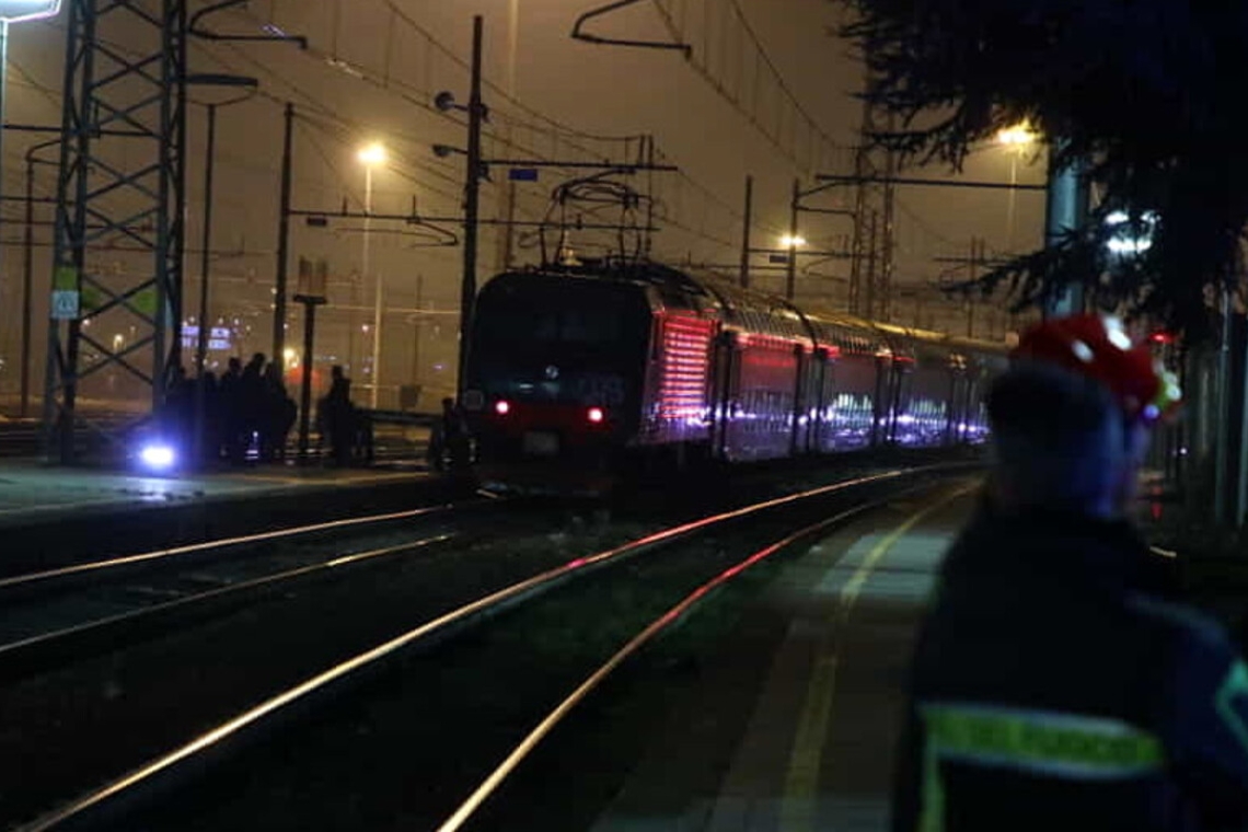 E’ stato investito da un treno mentre assisteva ai fuochi d'artificio