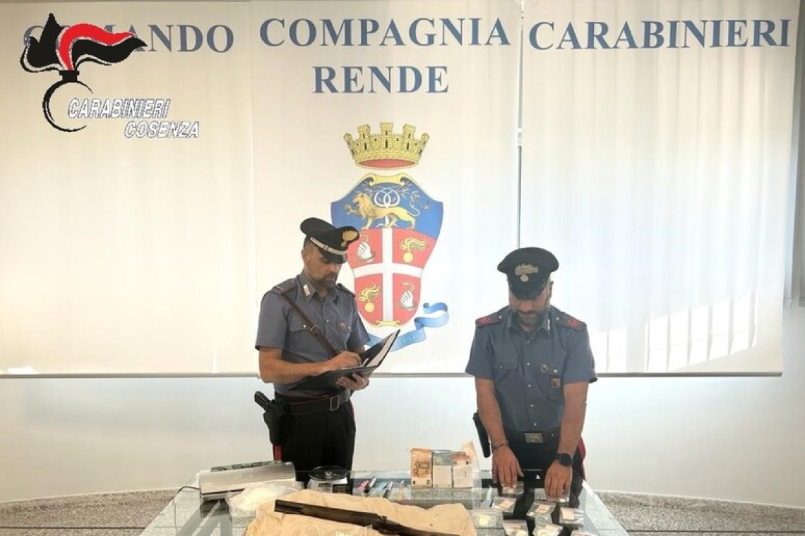 Avevano armi e droga, arrestati un 56enne e il figlio
