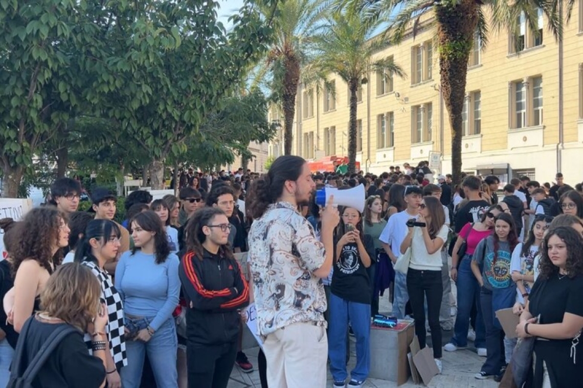 Catanzaro: centinaia di ragazzi in piazza per il Friday for Future