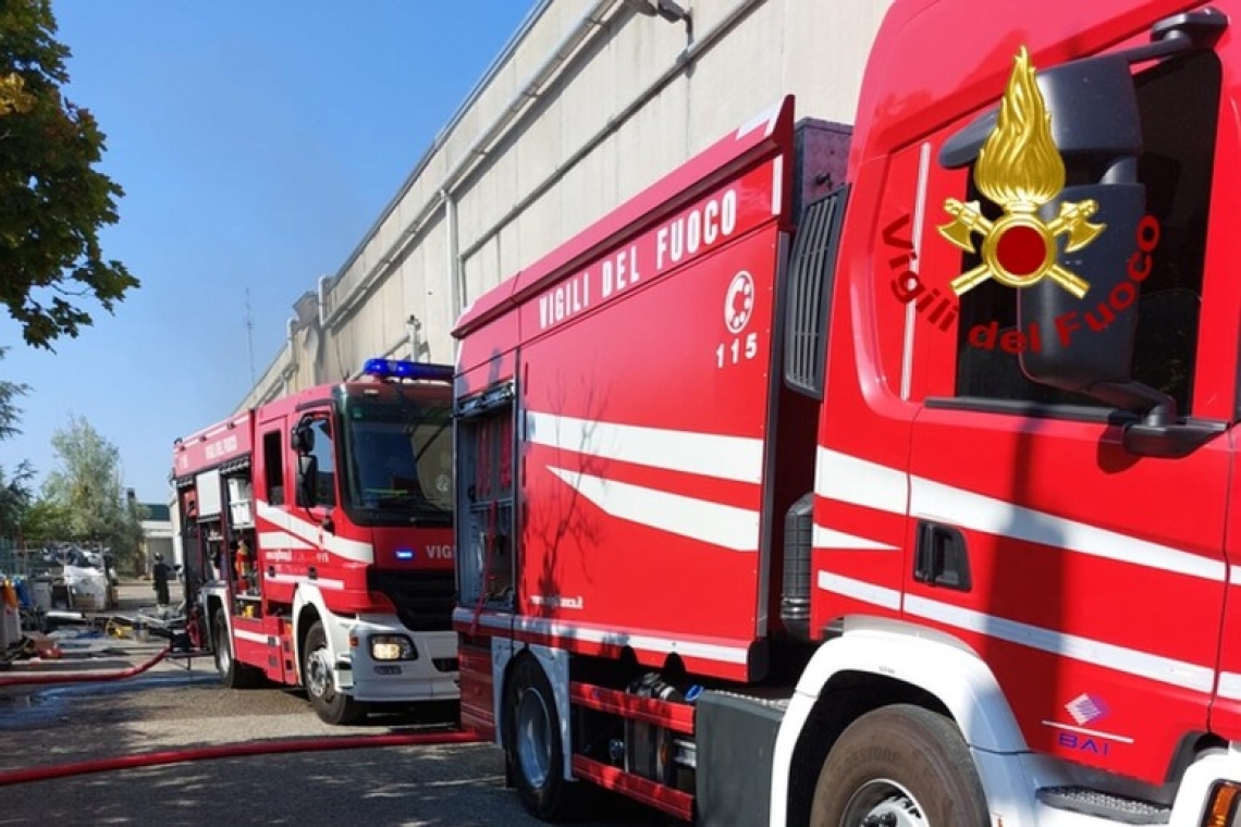 Incendiati alcuni mezzi della ditta che deve costruire una scuola, sindaco 'ribellarsi'