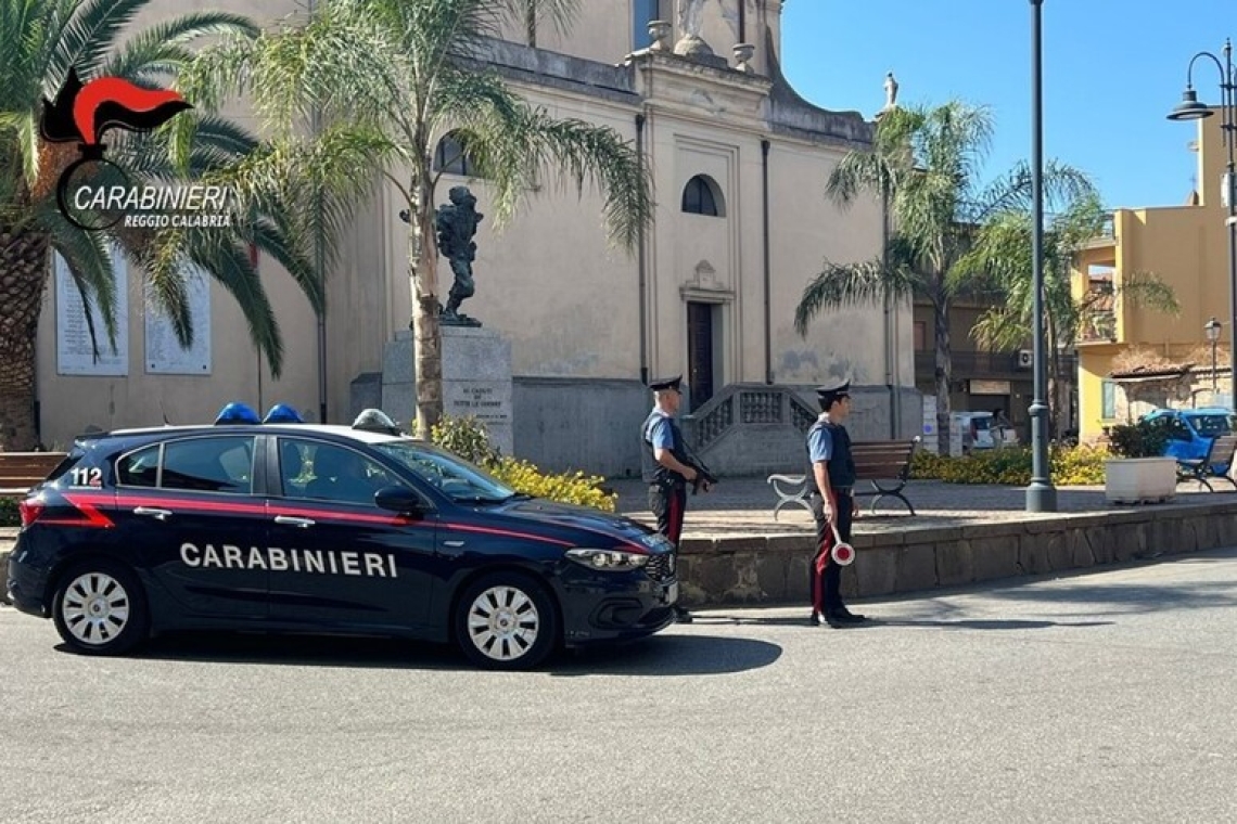 Cacciano bambini da un campo di calcio, denunciati 3 minori