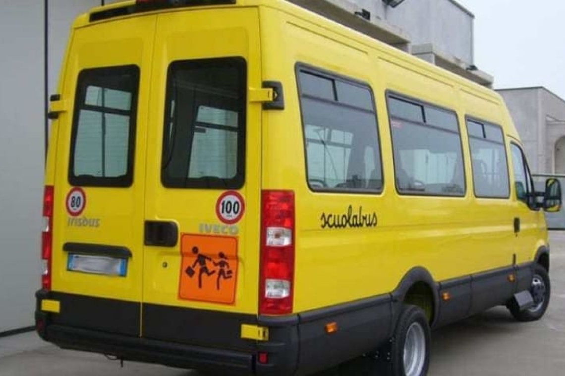 Dimenticato un bimbo di 3 anni sullo scuolabus, avviata indagine
