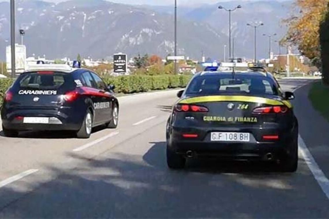 Agguato vicino a una scuola, ferito un 38enne