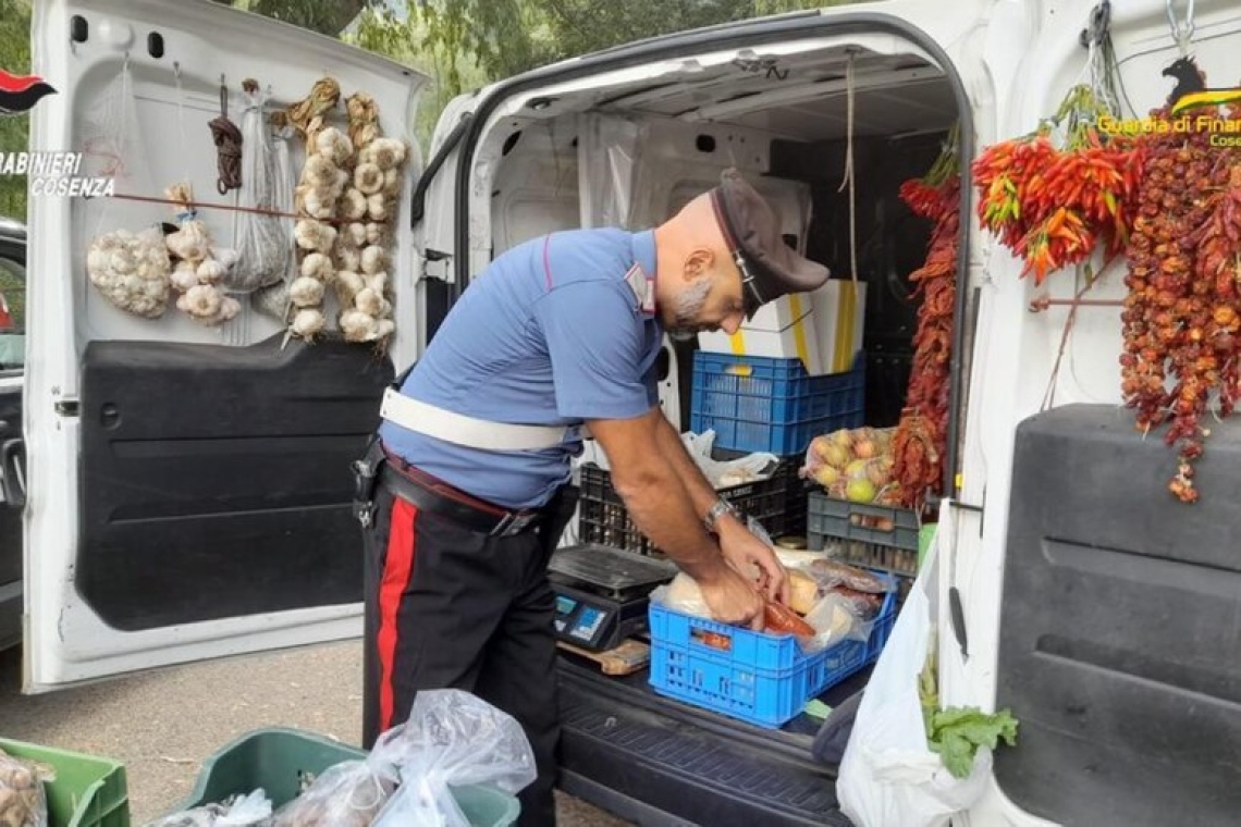 Sequestrati 330 chili di alimenti non tracciati