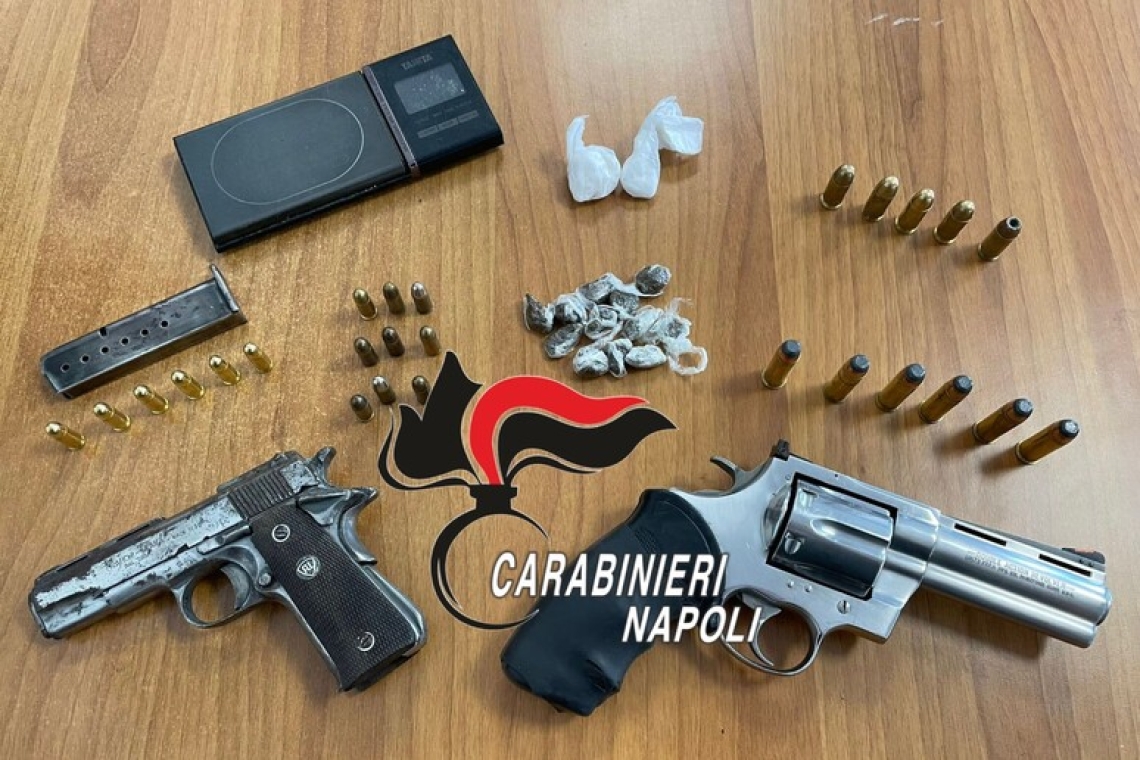 Scoperte armi e proiettili al Rione Traiano a Napoli