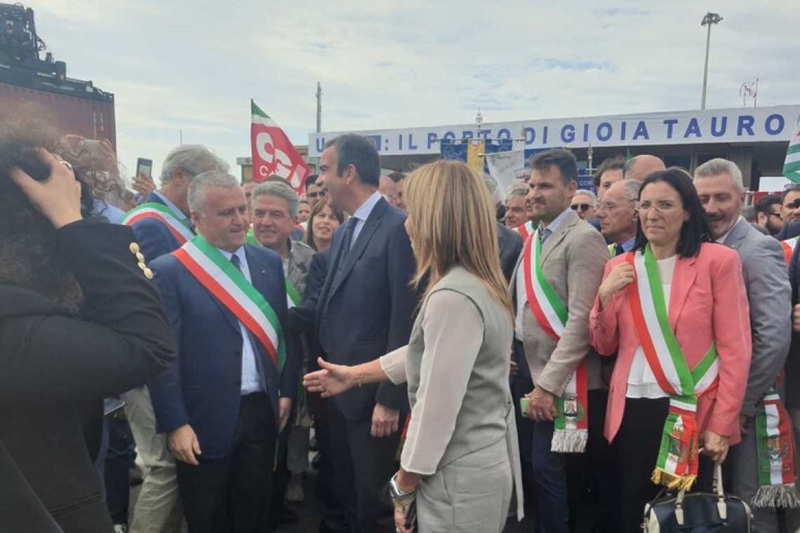 In migliaia al porto di Gioia Tauro, 'stop alle direttiva Ue'