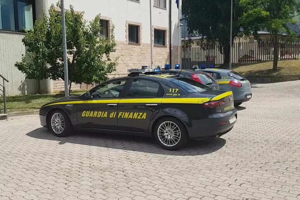 Scoperta una falsa professionista dedita alle truffe, sequestrati 800mila euro
