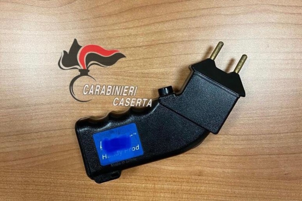 Fermato in auto con il taser, Carabinieri denunciano un 25enne