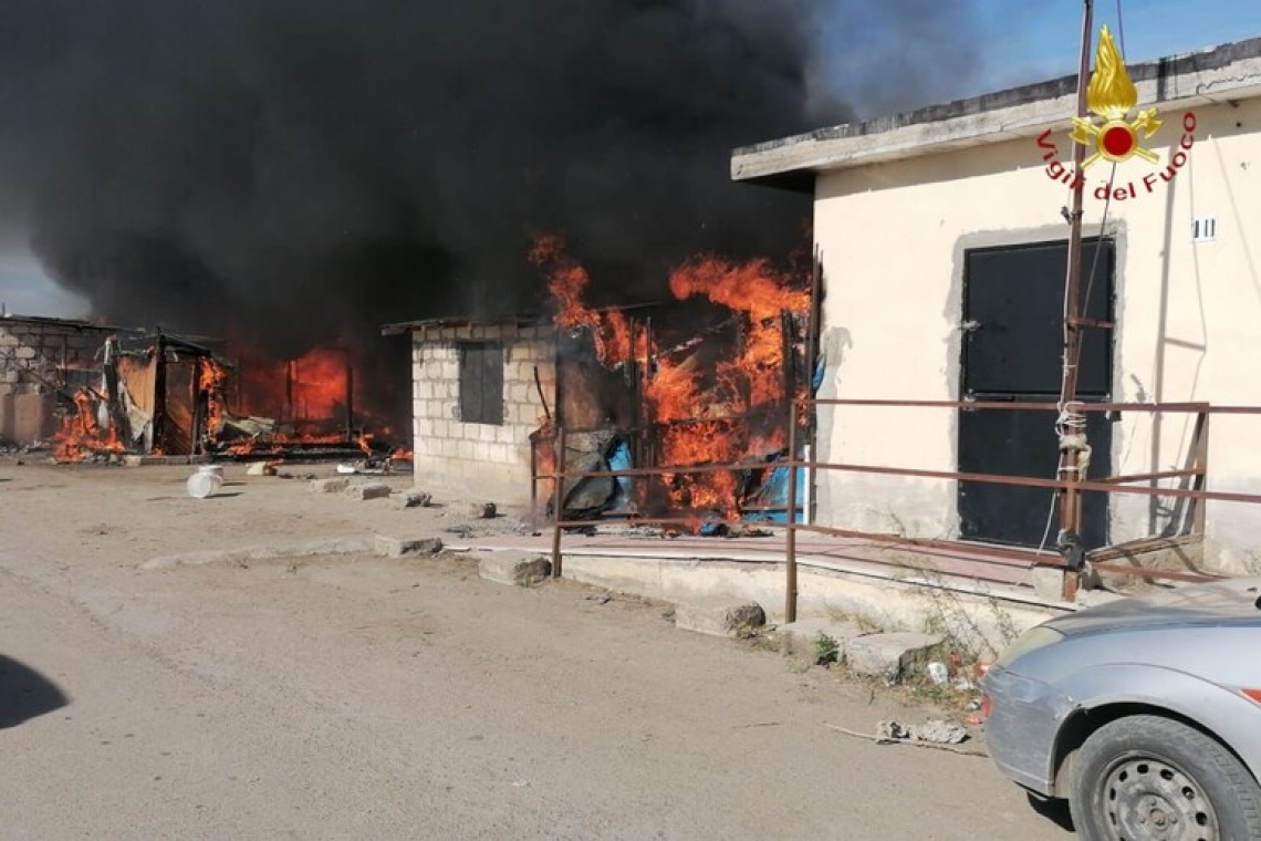 Incendio al Borgo Mezzanone, sono andate distrutte alcune baracche