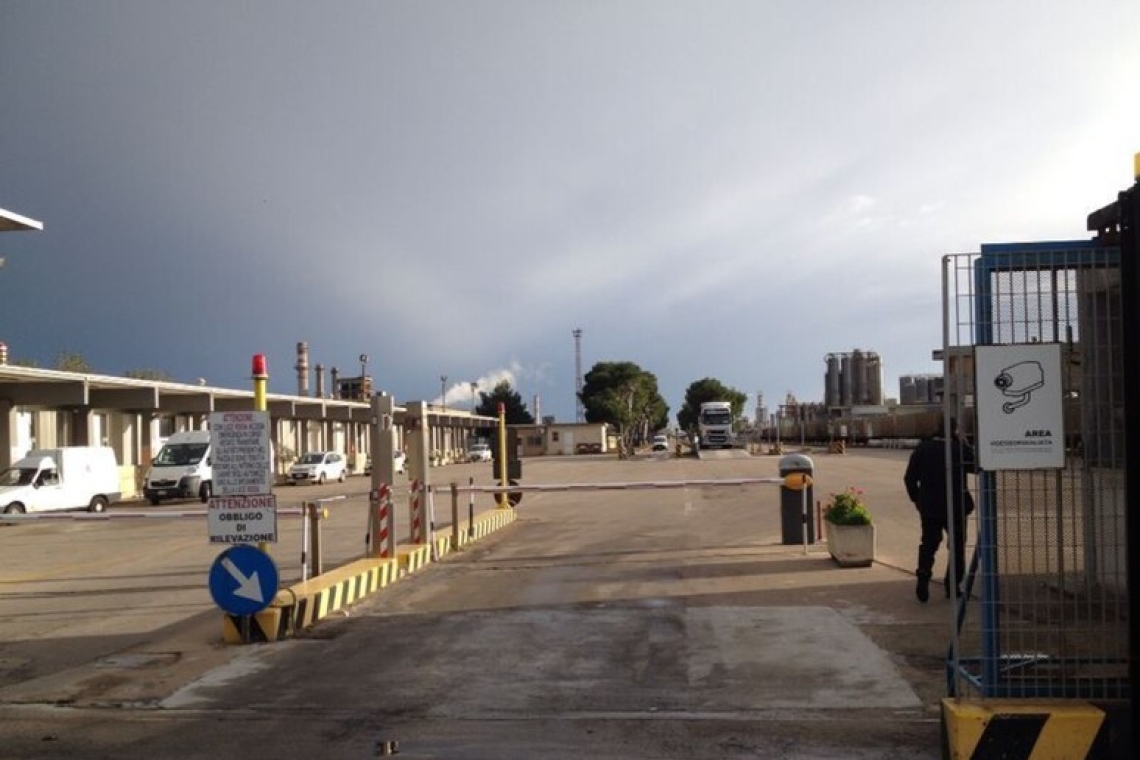 Esplosione al petrolchimico di Brindisi, non ci sono feriti