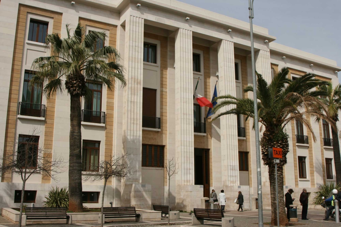 Timbrano il badge e andavano a casa, 10 denunce al Policlinico di Bari
