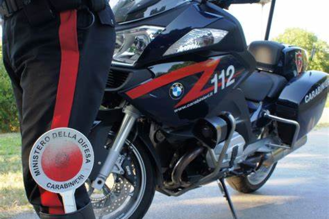Una mamma fa spacciare il figlio di 9 anni, arrestata insieme al compagno