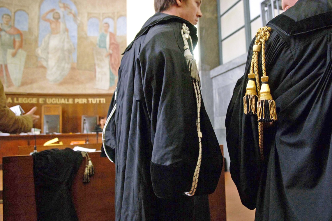 Il Tribunale del Riesame revoca i domiciliari agli avvocati arrestati, interdetti