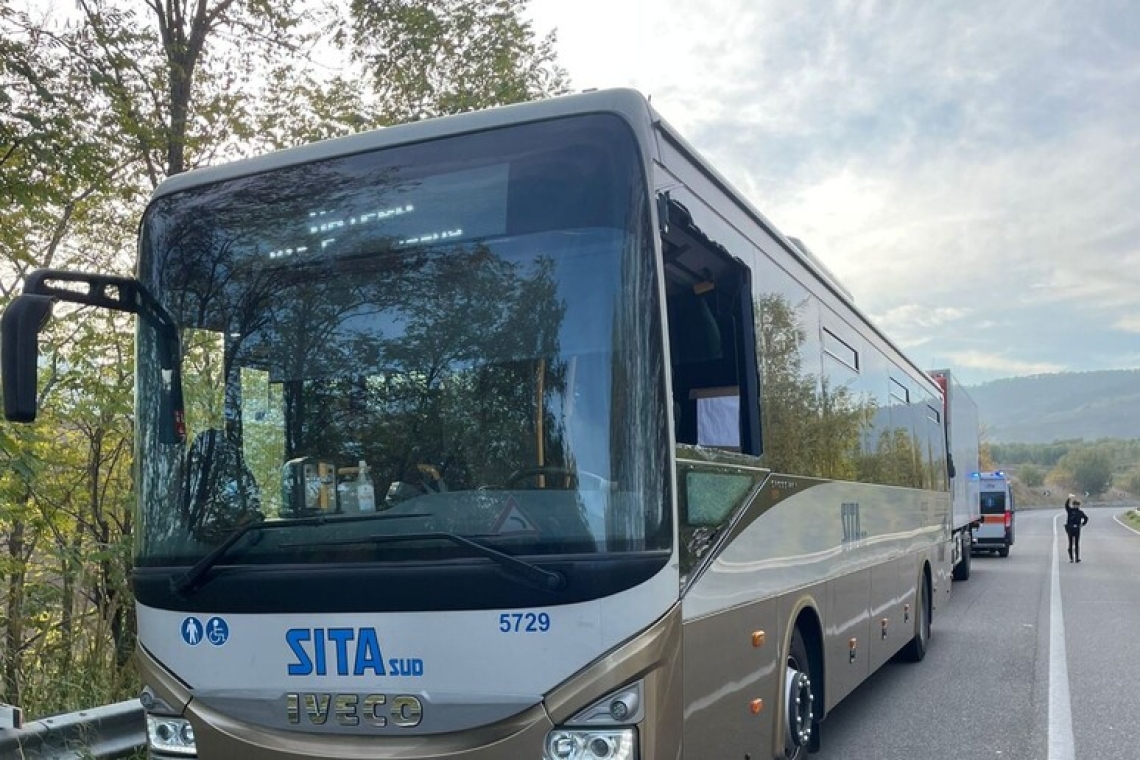 Due incidenti sulla strada statale 7 nel Materano, feriti lievi