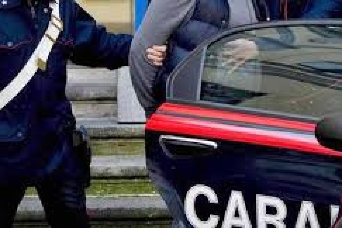 Truffa un’anziana donna simulando un incidente del nipote, arrestato