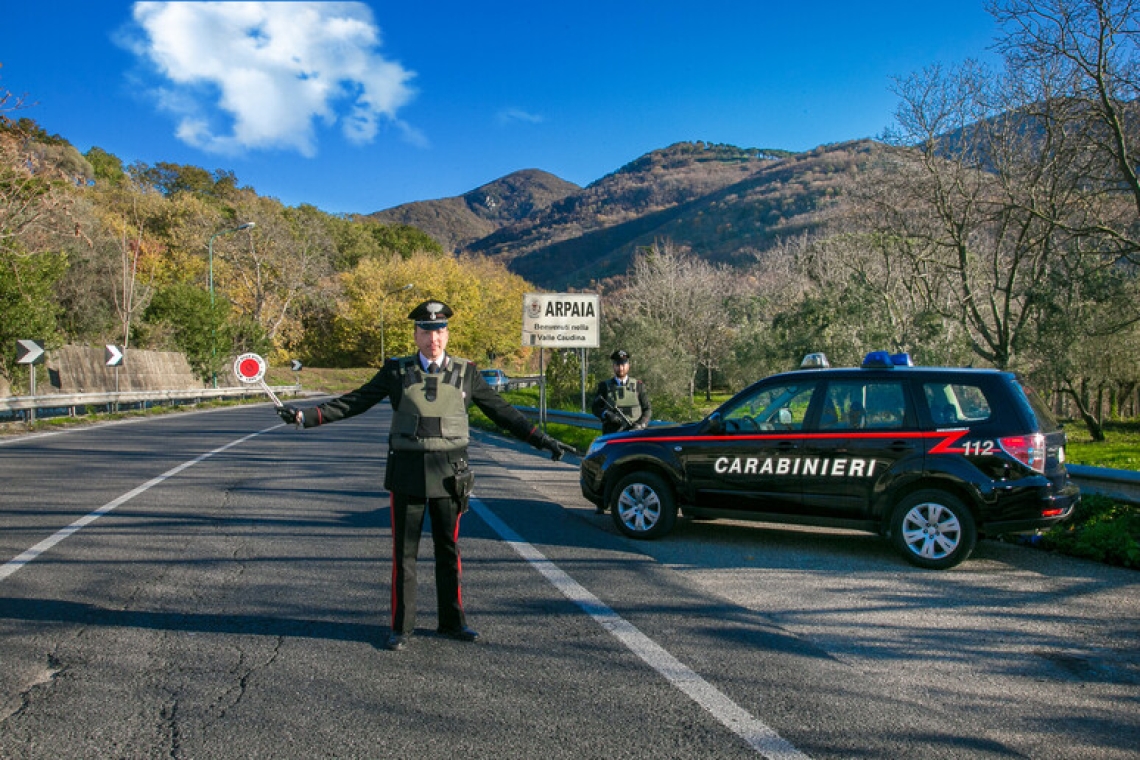 Violenza nei confronti della moglie, arrestato in flagranza