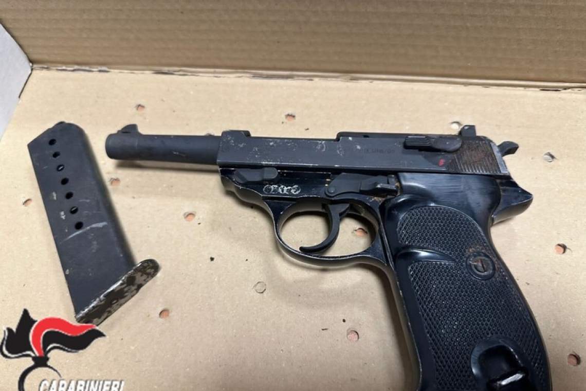 Fermato con una pistola clandestina e droga, arrestato