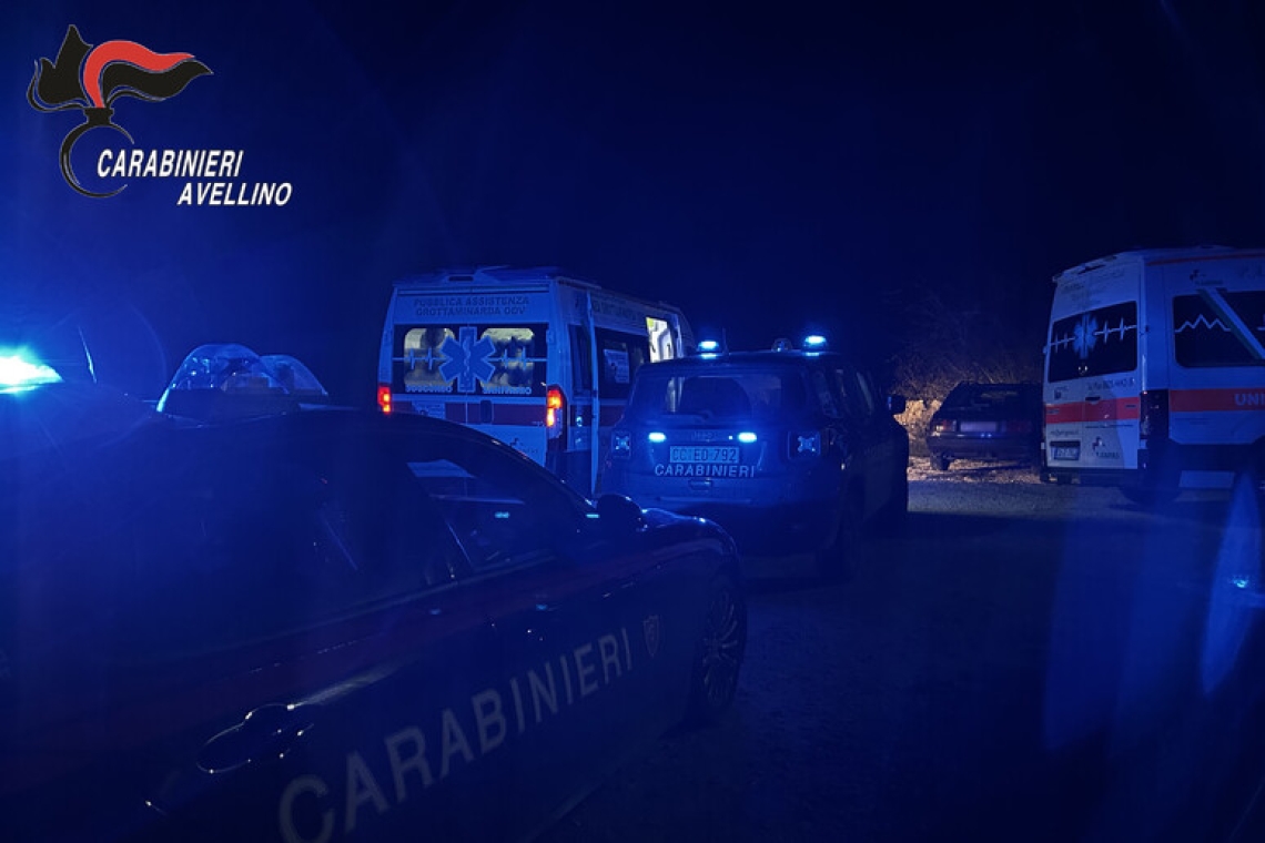 Tenta di accoltellare il fratello e ferisce due carabinieri