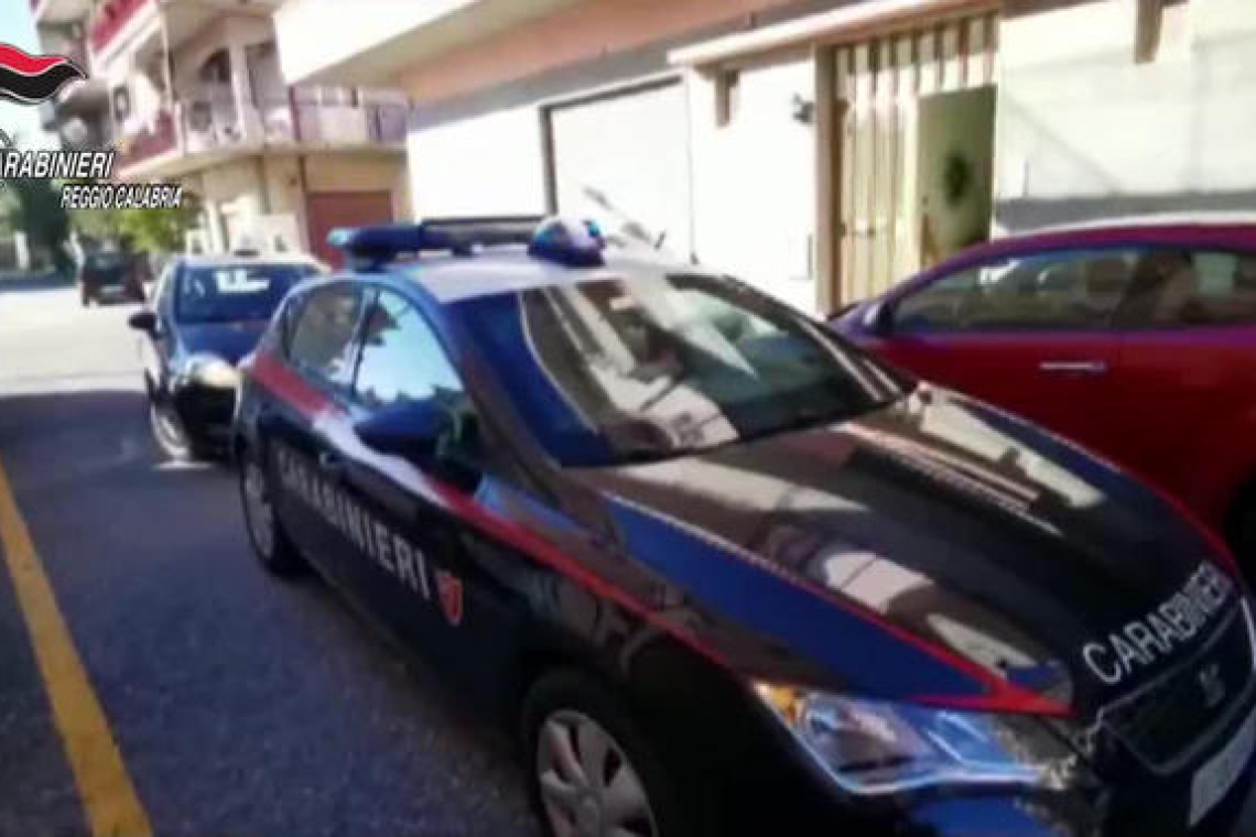 Scoperti numerosi allacci abusivi alla rete elettrica, un arresto e 15 denunce