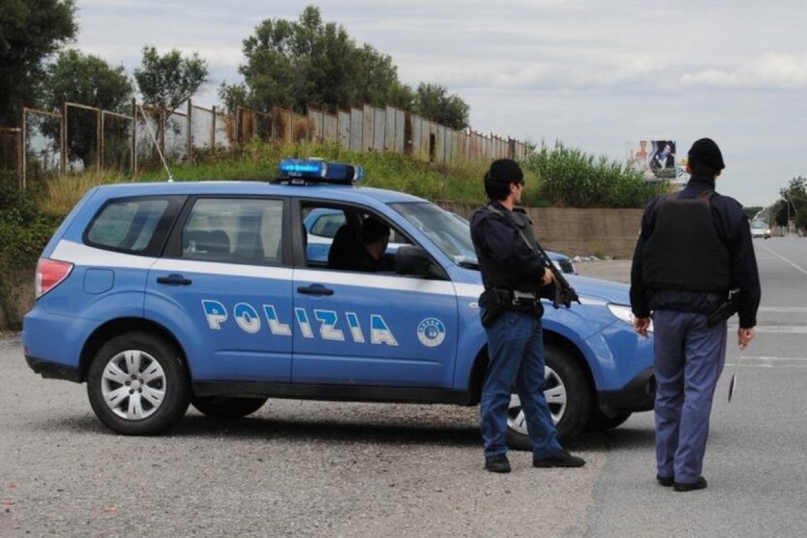 Viene aggredita si chiude in casa e chiama la polizia, arrestato il marito
