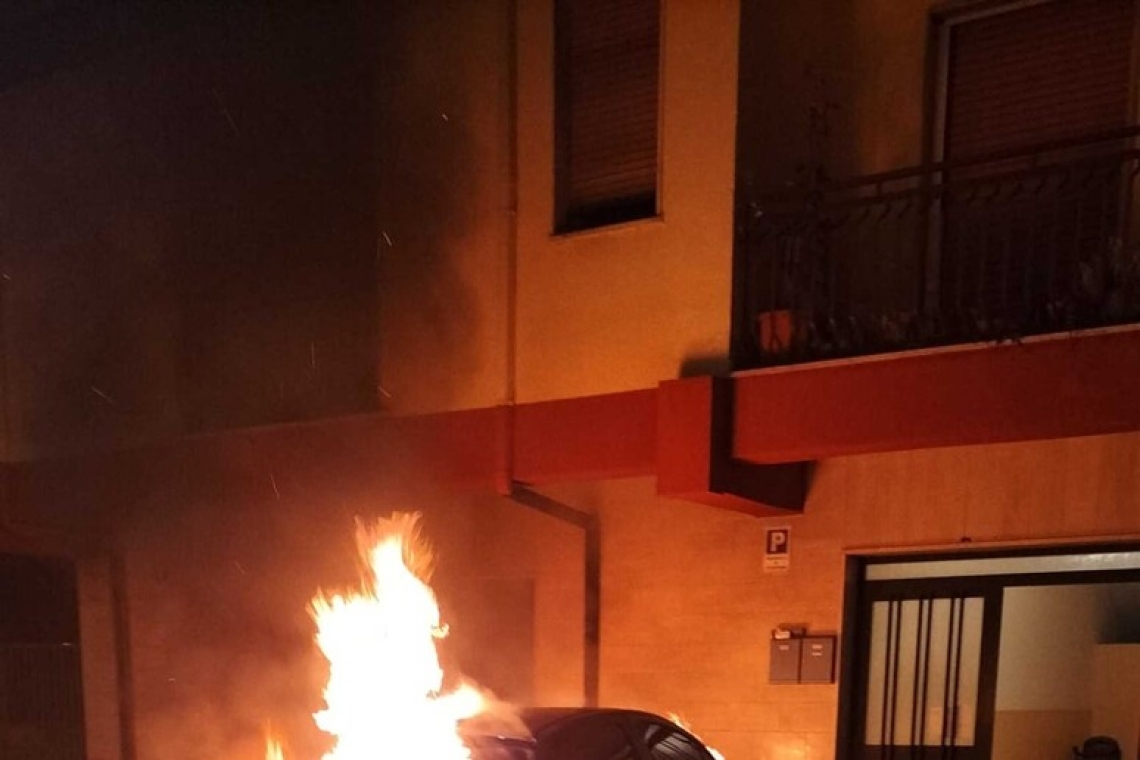 Intimidazione ad avvocato, gli incendiano la macchina
