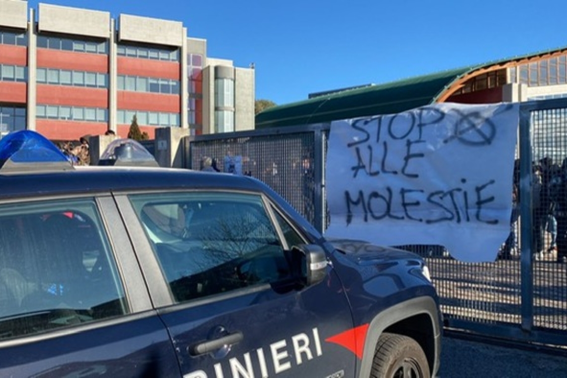 Presunte molestie alle studentesse, iniziato il processo al docente