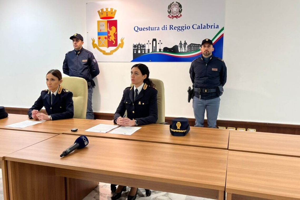 Falsi postini per truffare un’anziana, due arresti