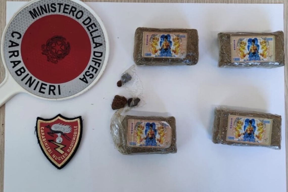 Viaggiava con 400 grammi di hascisc, arrestato un 65enne