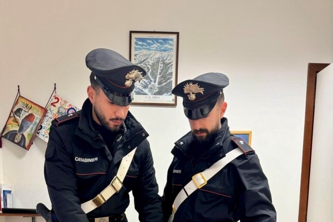 Nascosti in garage un fucile e relative munizioni, arrestato sessantenne