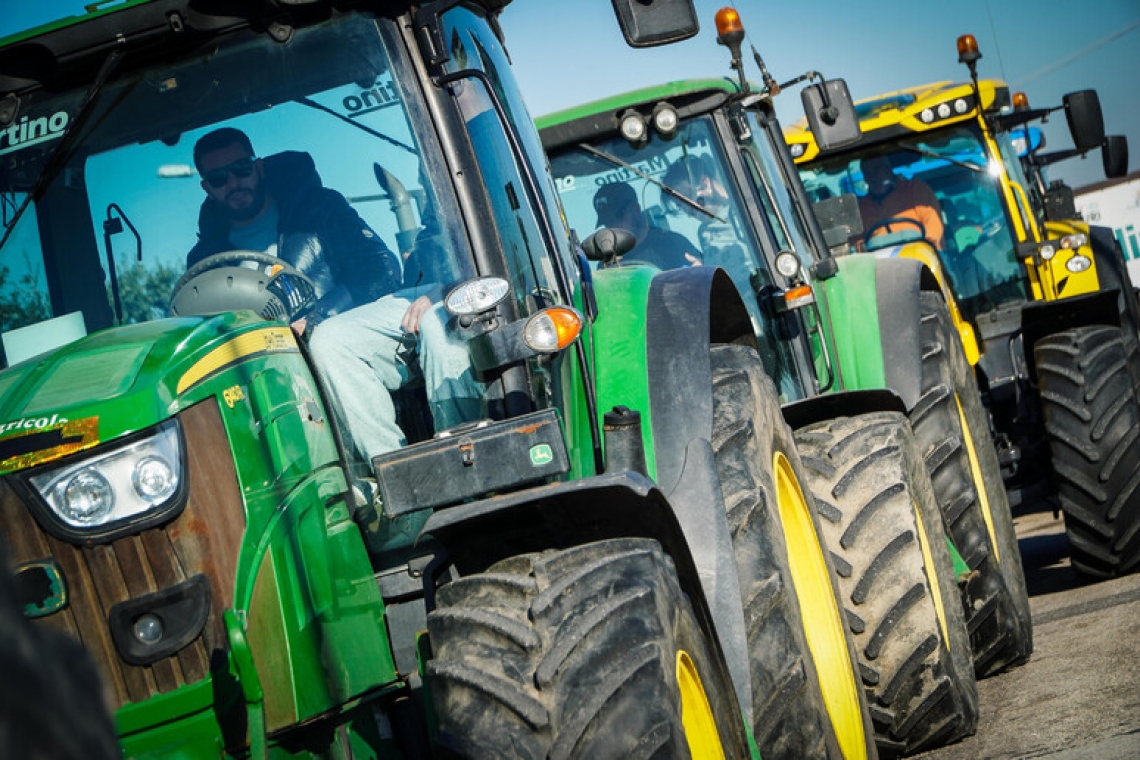 Protesta degli agricoltori, presidio dei trattori anche nel Vibonese