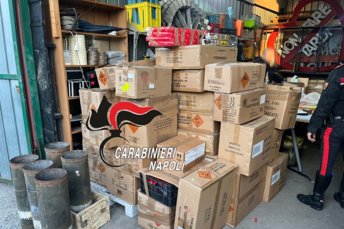 Scoperto un deposito di fuochi d’artificio illegali nel Napoletano, tre denunce