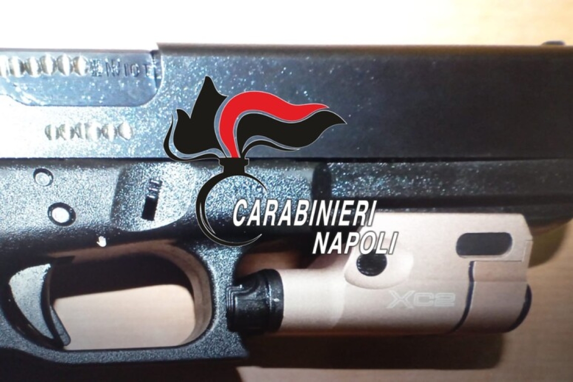 Trovati dai Carabinieri grazie a carotaggi, pistola e puntatori laser in giardino
