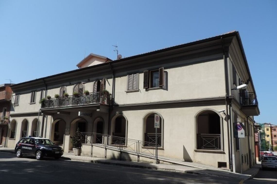 Fanno saltare il bancomat ma 'lasciano' oltre 50 mila euro