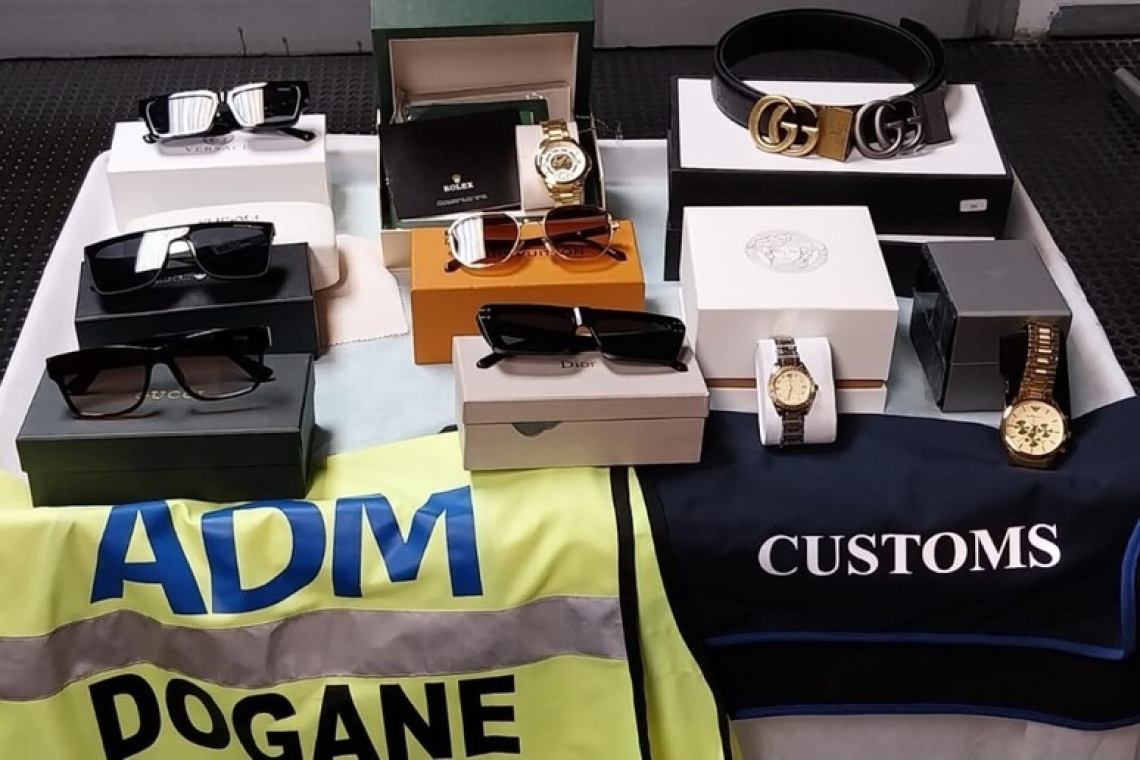 Sequestro di beni di lusso contraffatti all'aeroporto di Reggio