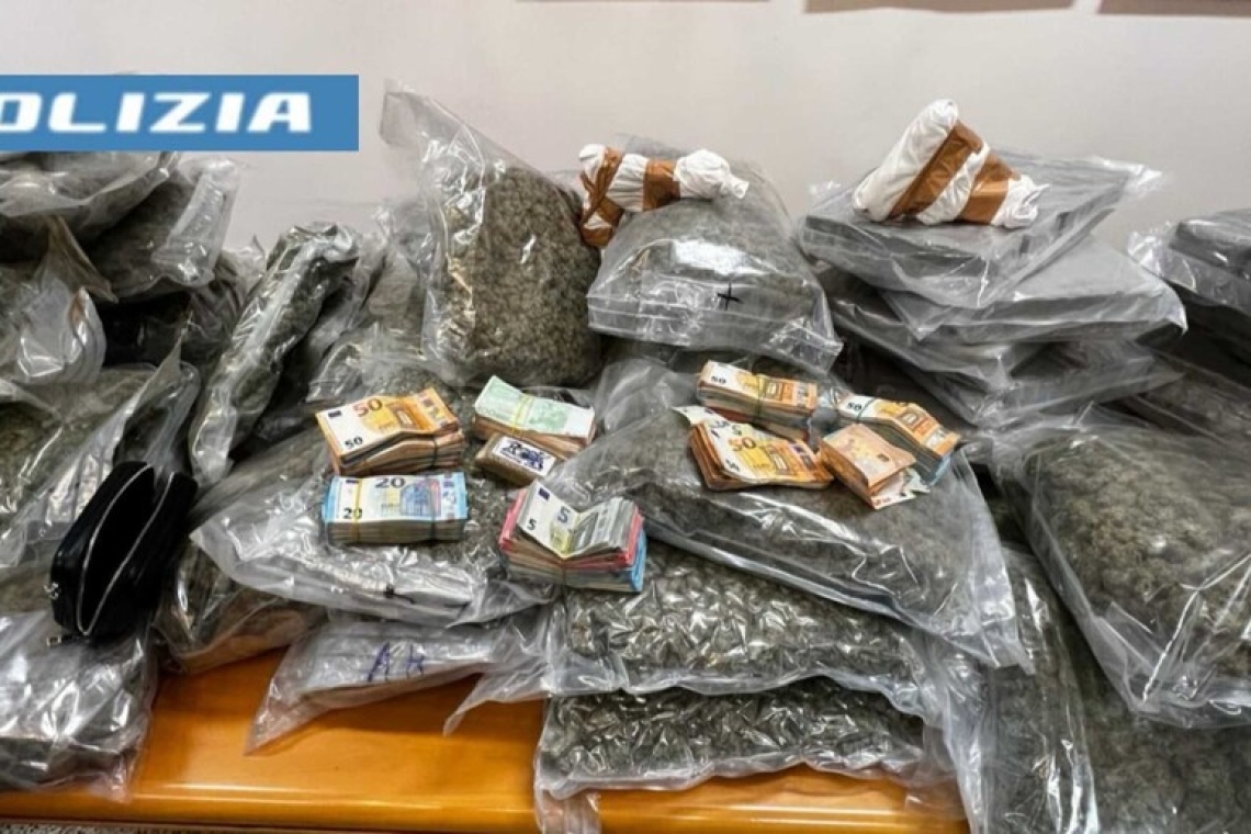 Era in possesso di pistole e droga per un milione e mezzo di euro, arrestato