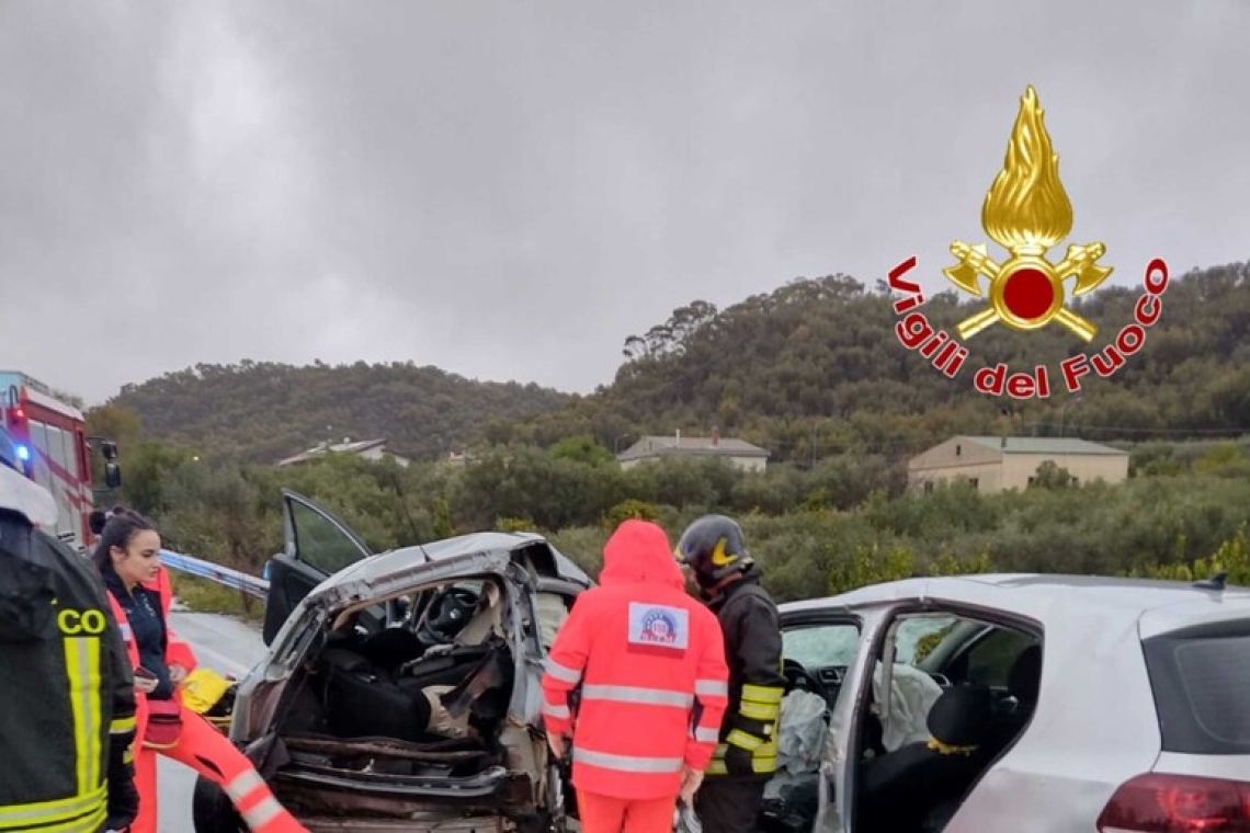 Scontro fontale, due morti e due feriti gravi in incidente stradale in Calabria