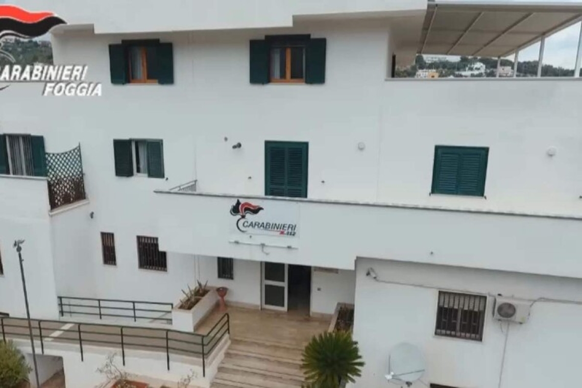 Calavano droga dai terrazzi, arresti 