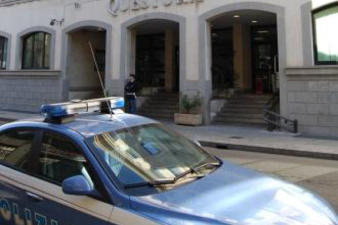 Arrestato dopo aver rapinato una tabaccheria e tentato di fuggire in autobus