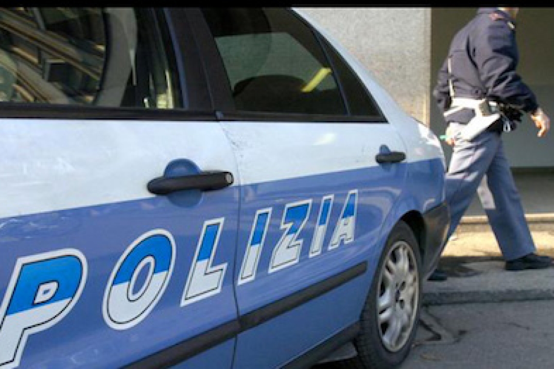 Tentano di estorcere denaro ad un negoziante, arrestati