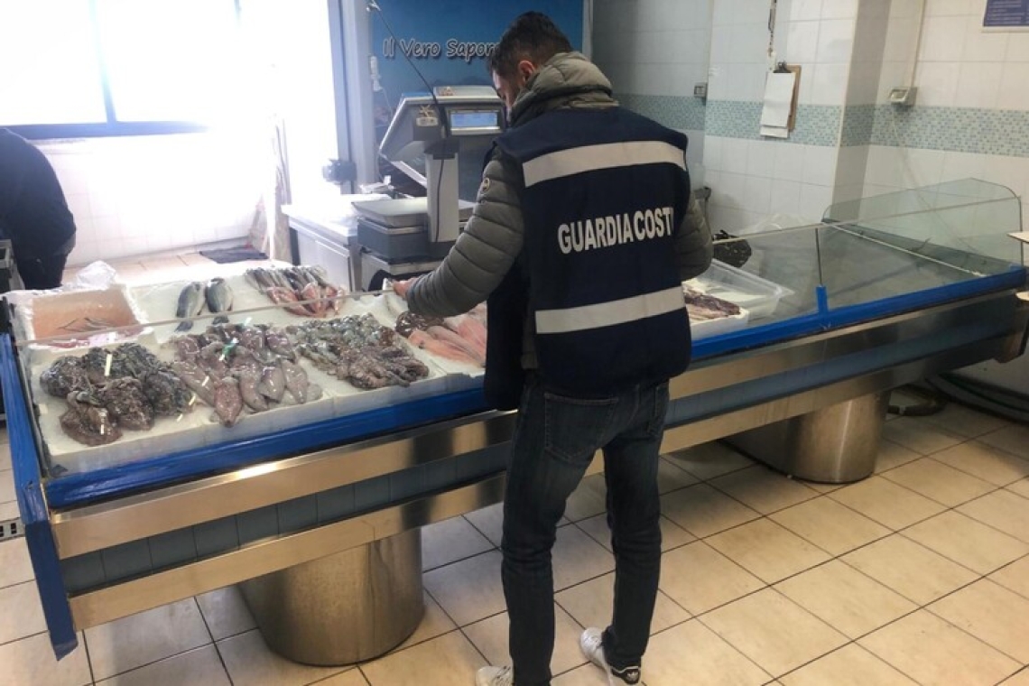 Azione interforze a Torre del Greco: sequestri e multe per prodotti ittici senza tracciabilità