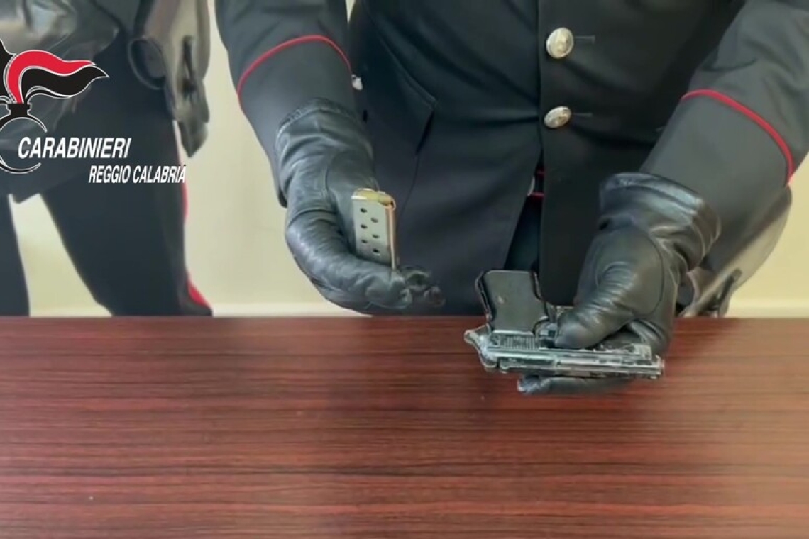 Arma trovata tra i documenti: arrestato proprietario di ristorante a Roccella Ionica