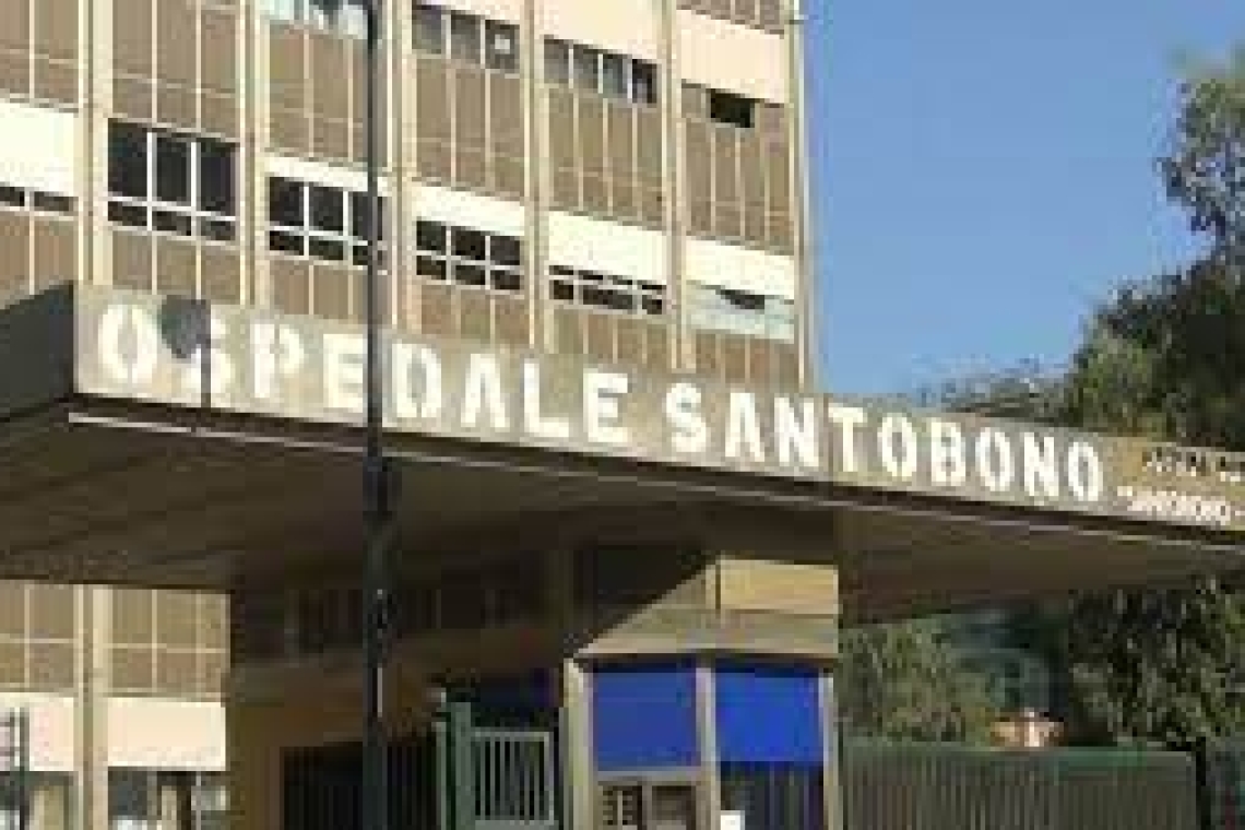 Bimba di 3 anni in pericolo di vita dopo aver rovesciato acqua bollente addosso