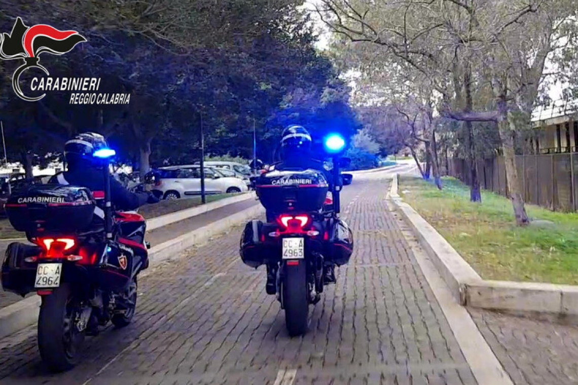 Anziano derubato da due donne: una bloccata da un passante